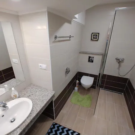 Zoeld Sziget Apartmanhaz גיינסדיאס