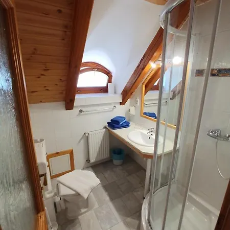 Zoeld Sziget Apartmanhaz דירה גיינסדיאס
