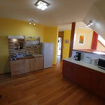 Zoeld Sziget Apartmanhaz * גיינסדיאס