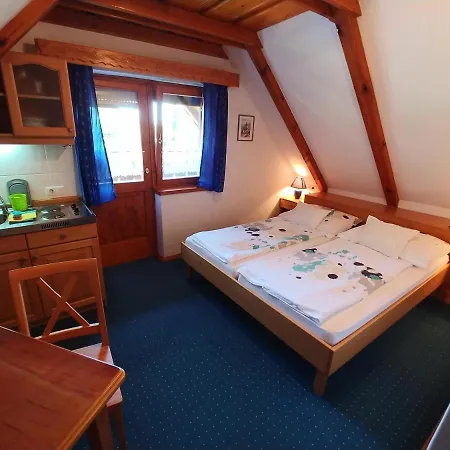 Zoeld Sziget Apartmanhaz Apartment