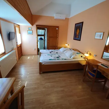 Apartment Zoeld Sziget Apartmanhaz Gyenesdias