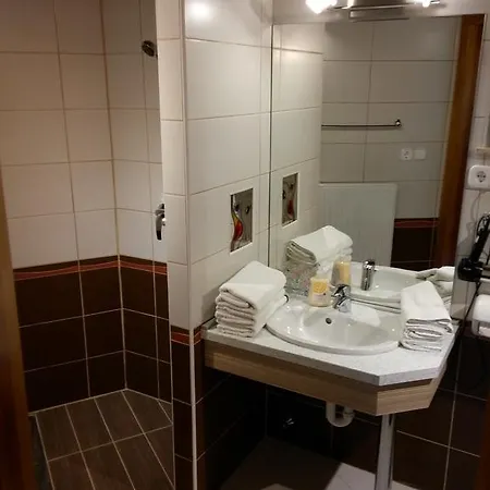 Zoeld Sziget Apartmanhaz Gyenesdias