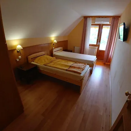 Zoeld Sziget Apartmanhaz גיינסדיאס