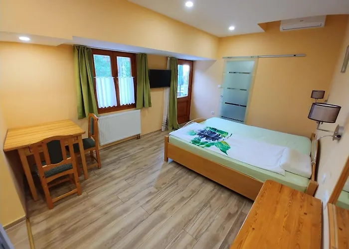 Zoeld Sziget Apartmanhaz * Gyenesdias